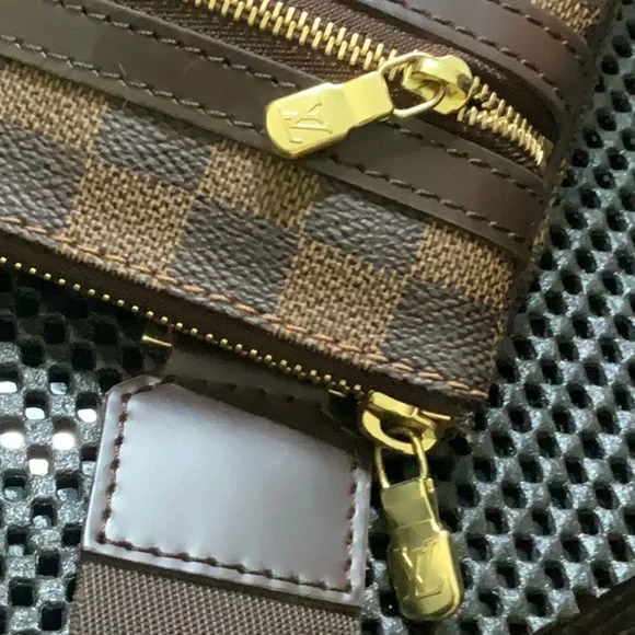 *** SOLD *** Authentic Louis Vuitton Damier Bosphore - Picture 5 of 13